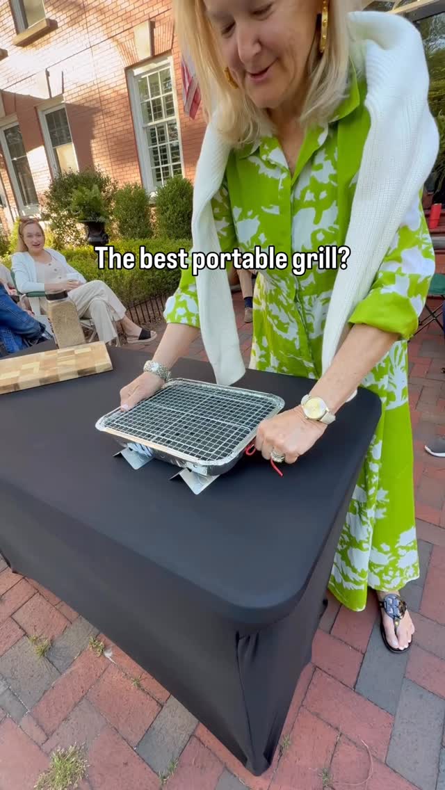 Pull-ignition portable grill